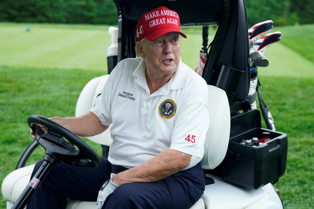 Donald Trump golfing in New Jersey 